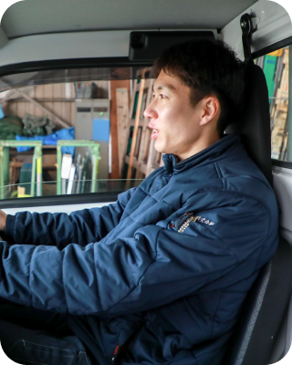 配送に行くスタッフ